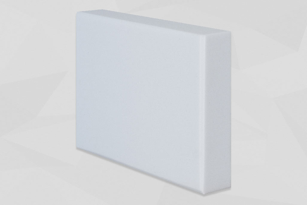 Diagonal stehende Melaminschaumstoffplatte zur Schallabsorption