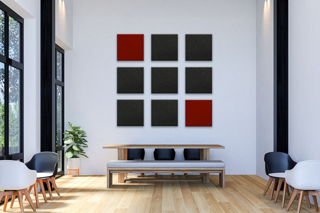 soni COLOR RD - Wandabsorber aus PES-Vlies mit farbiger Filz-Oberfläche Café lumineux avec des murs blancs, un haut plafond, du mobilier noir et gris, complété par des éléments acoustiques carrés et colorés sur le mur.