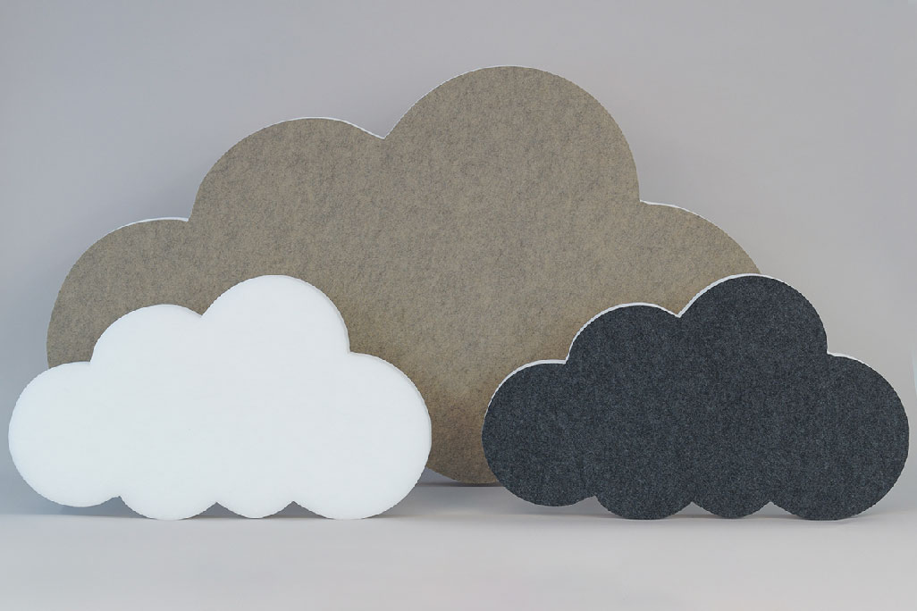 Absorbeur acoustique en forme d'un grand et de deux petits nuages (soni ELEMENT CLOUD) sur fond gris