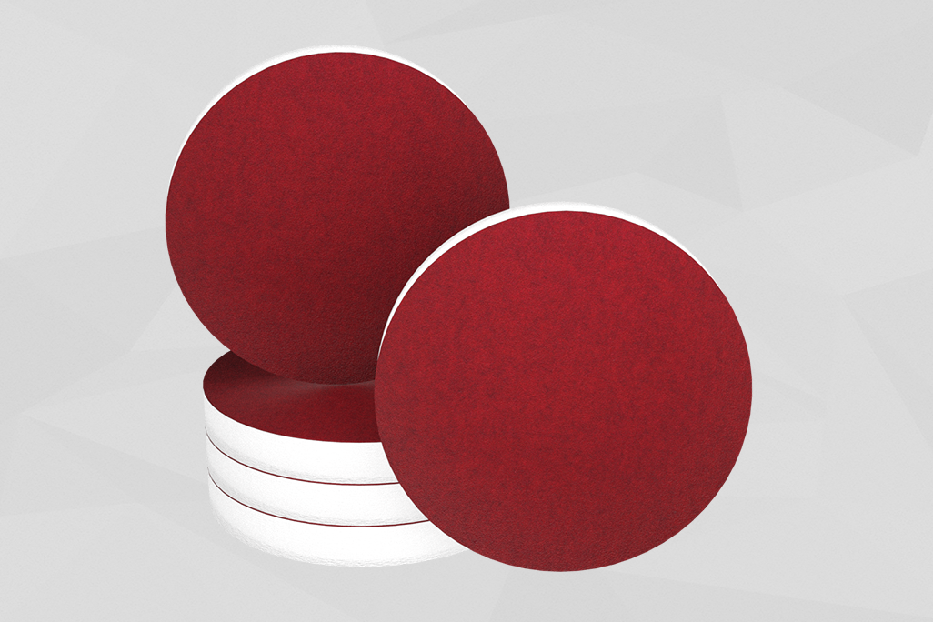5 Schallabsorber in Form eines Kreises (soni ELEMENT CIRCLE) sauber aufeinanderliegend und stehend in der Farbe Rot vor grauem Hintergrund.