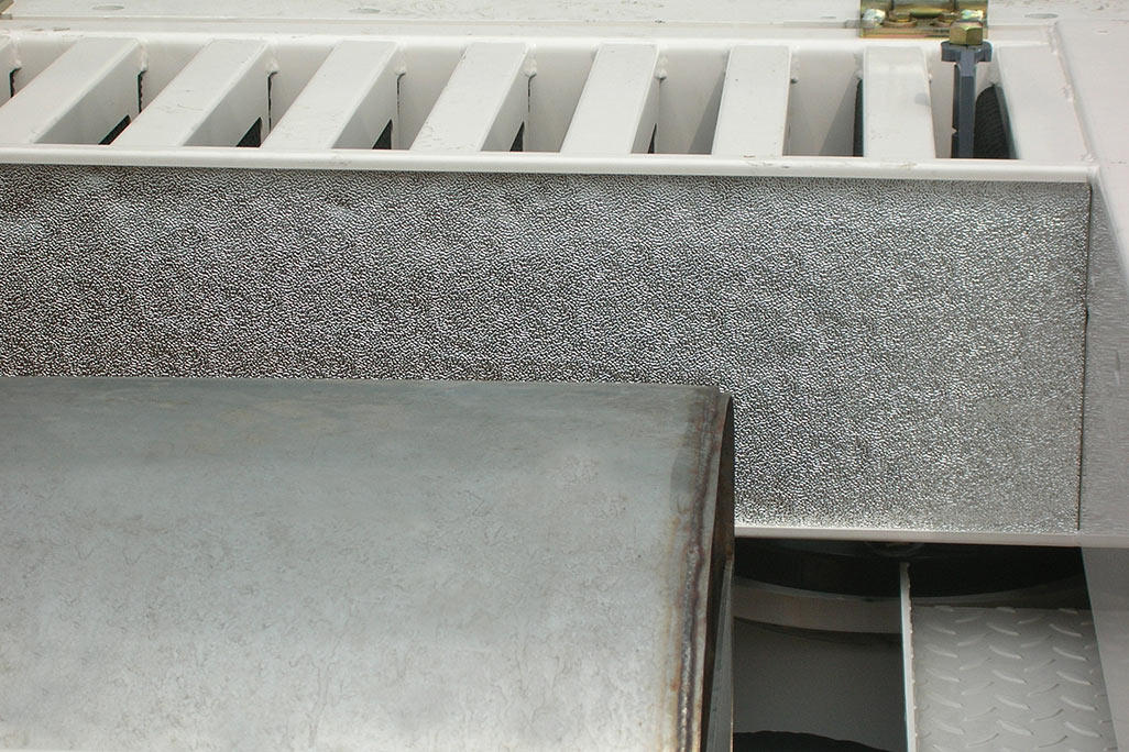 Natte en fibre de verre soni 1116 ALG avec surface en aluminium montée dans une installation